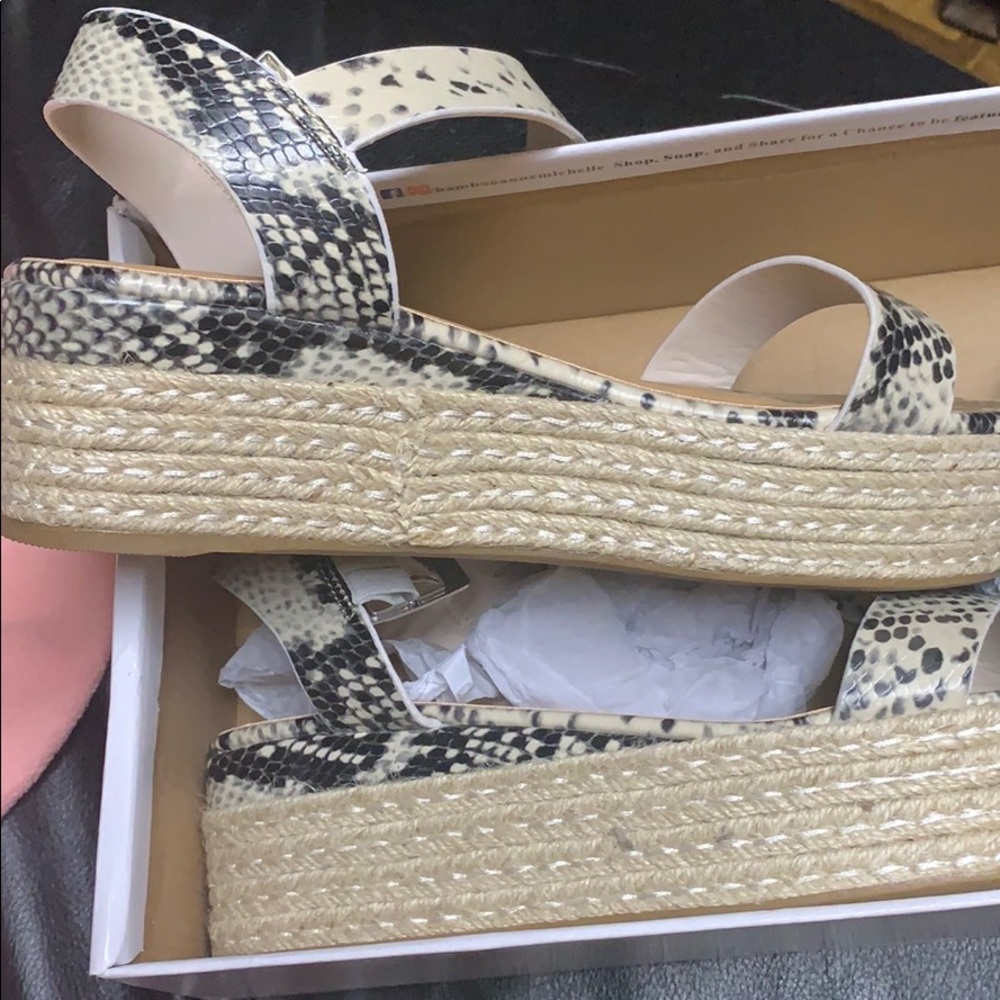 Never worn - Picture 2 of 3